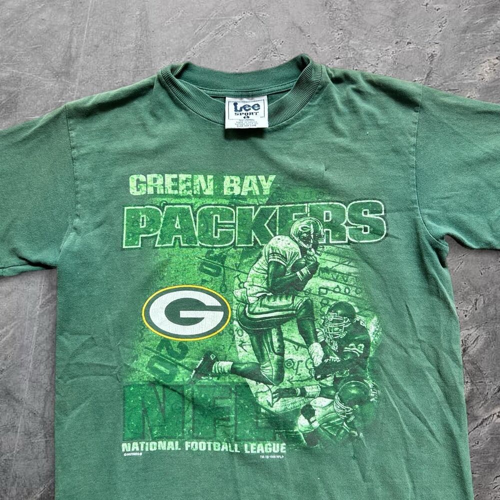 Vintage 1998 Green Bay Packers NFL Football graphic on Lee heavyweight tag